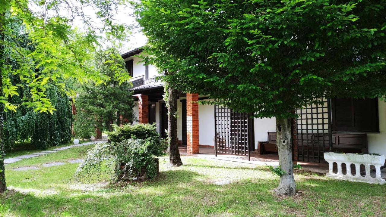 Villa De Alberti Vergiate Exterior photo